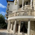 Vesi комплекс Artur Apartment